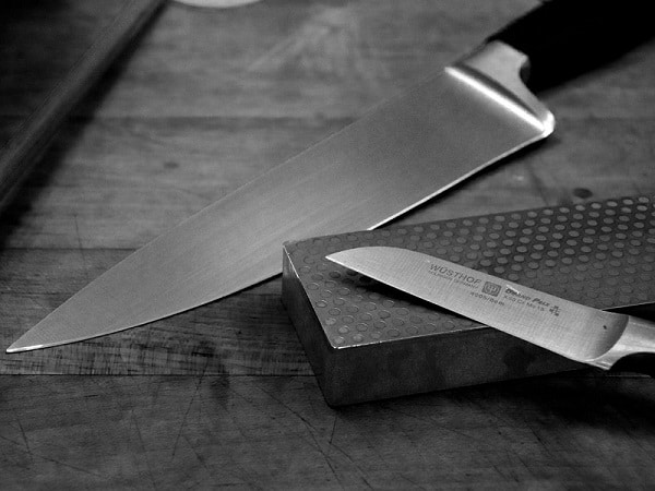 right knife sharpening angle