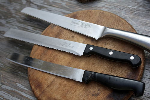 Are Bread Knives as Dangerous as They Seem?